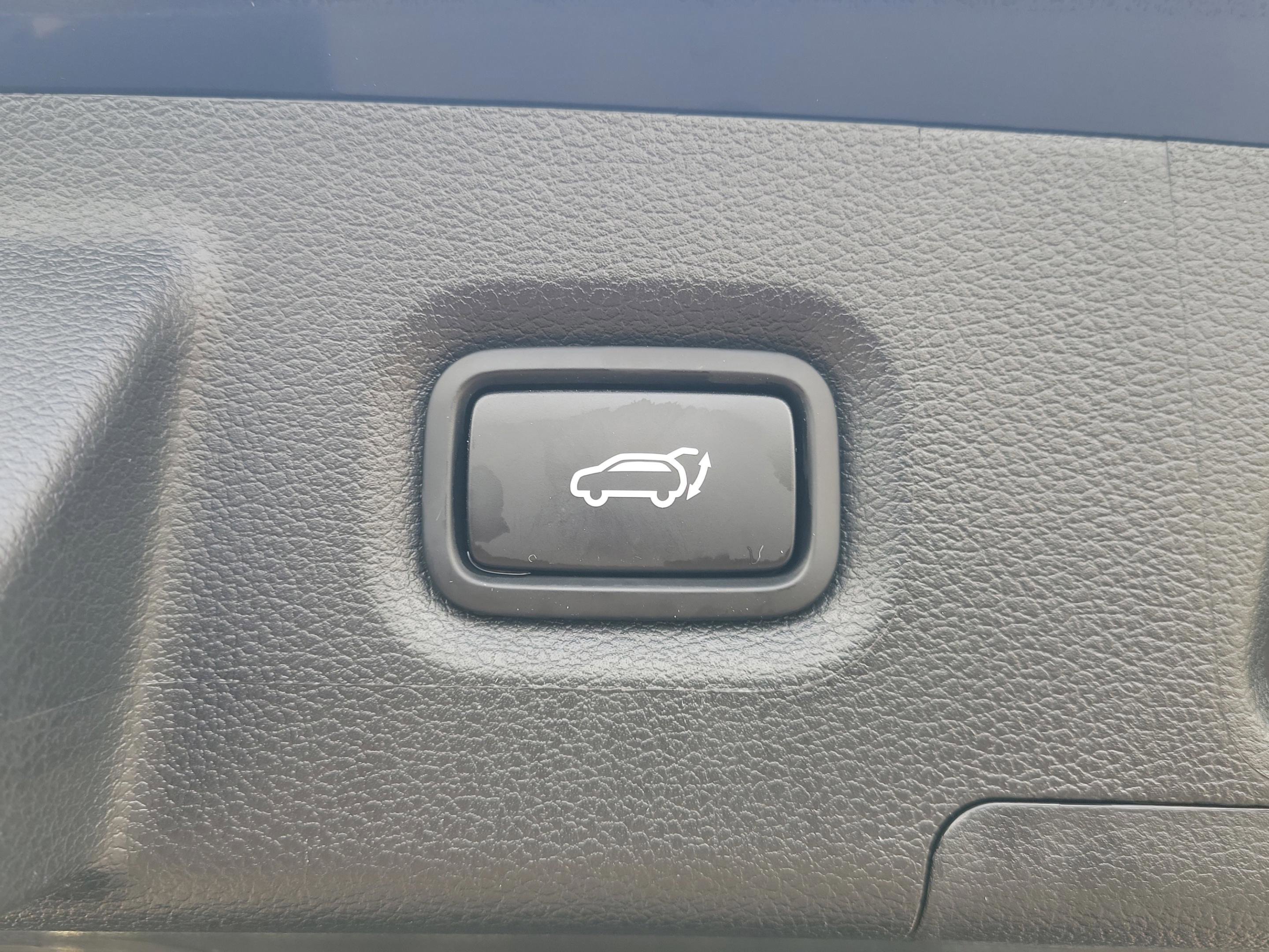 Used 2023 Hyundai Santa Fe SEL w/ Premium Package image 9