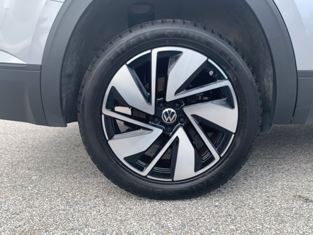 Used 2025 Volkswagen Atlas SE AWD/4WD image 32