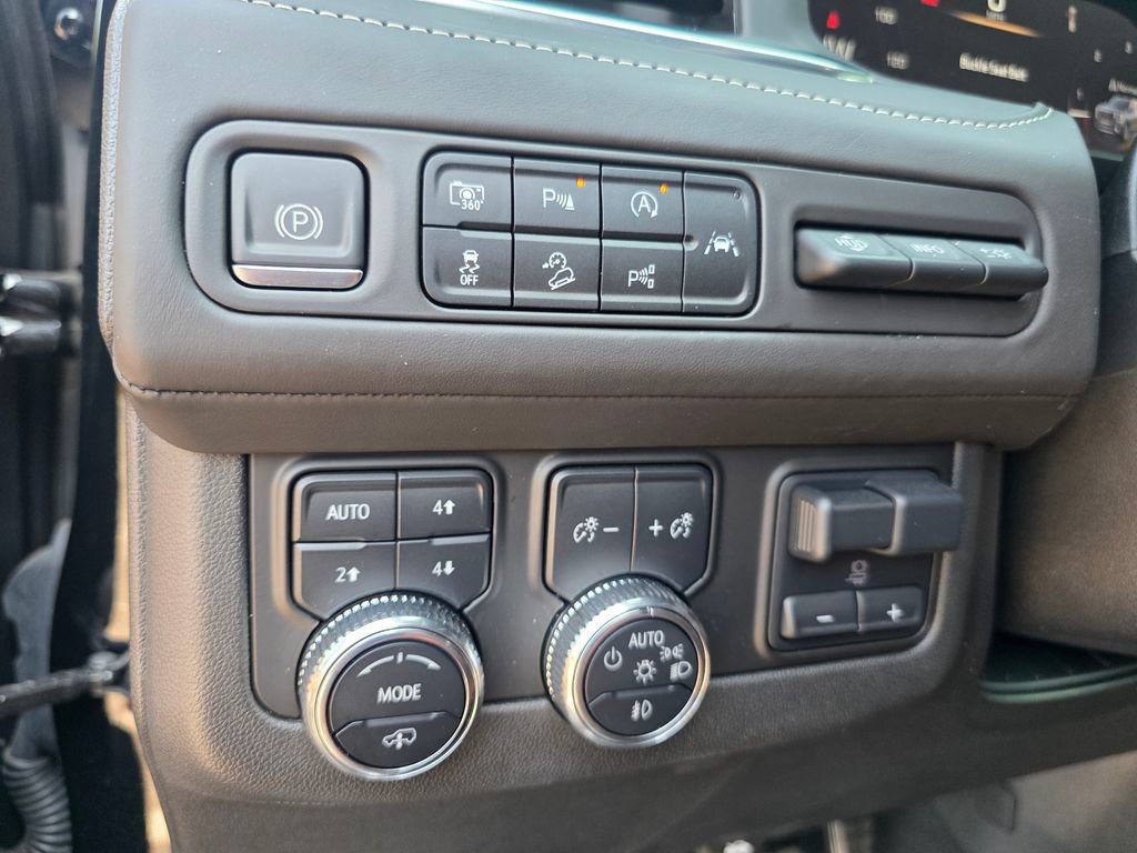 Used 2024 GMC Yukon Denali Ultimate AWD/4WD image 17