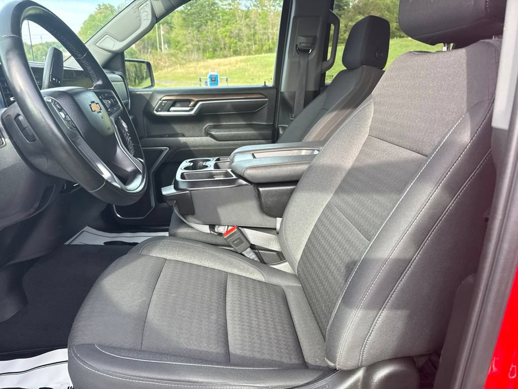 Used 2025 Chevrolet Silverado 1500 LT AWD/4WD image 17