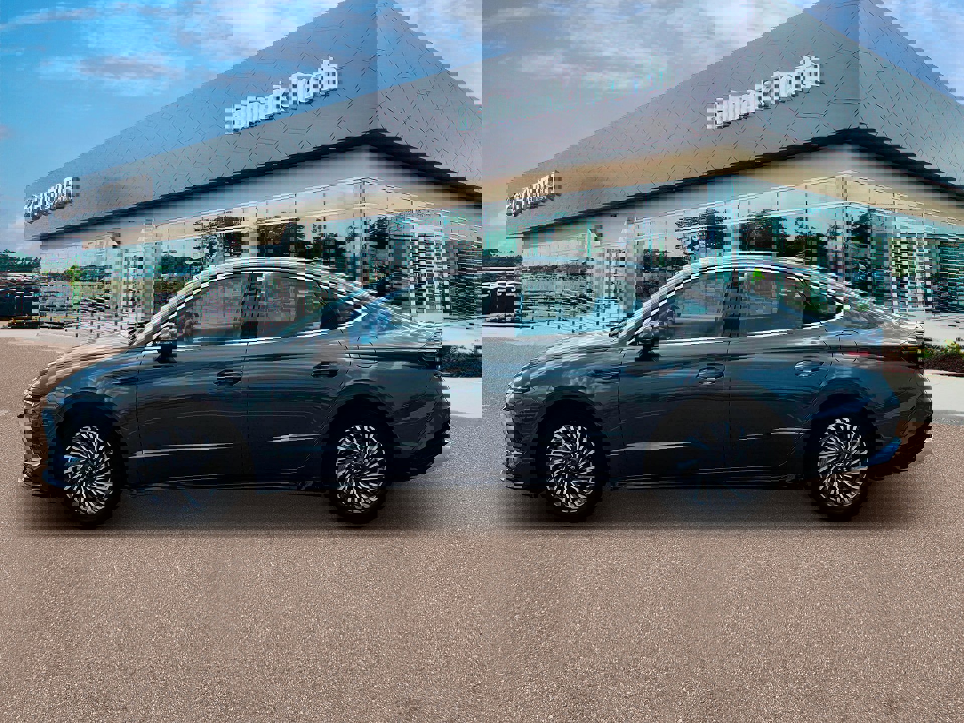 New 2025 Hyundai Sonata Limited image 3