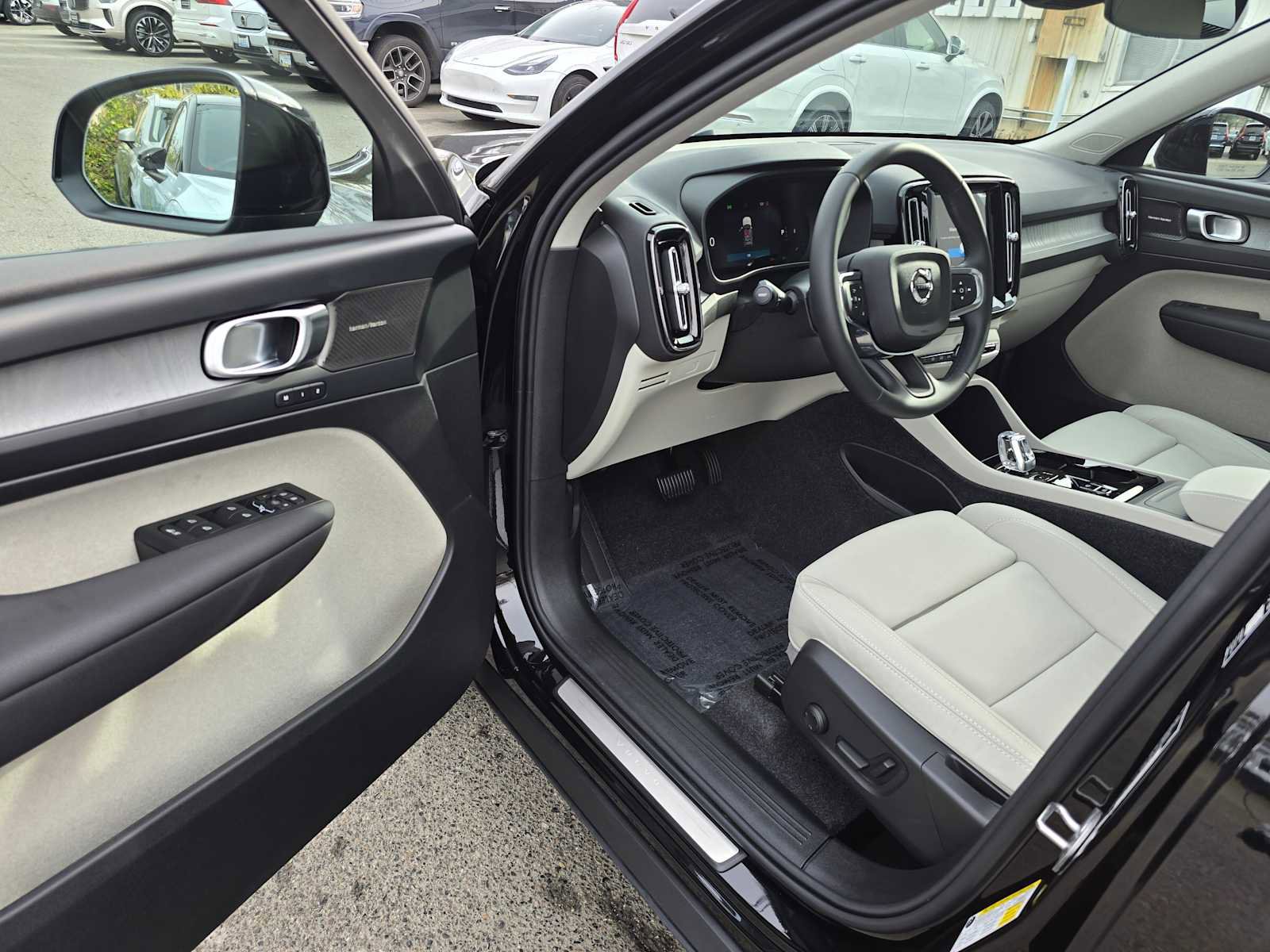 New 2026 Volvo XC40 B5 Ultra w/ Climate Package image 19