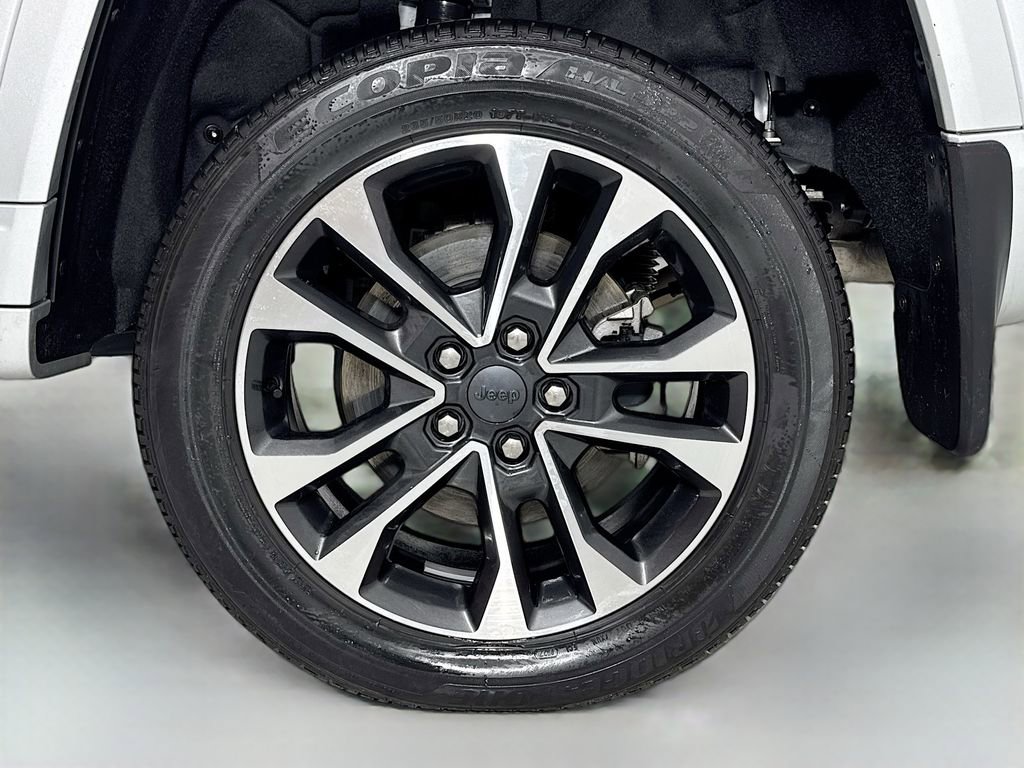 Used 2022 Jeep Grand Cherokee Overland w/ MOPAR Finishing Package image 12