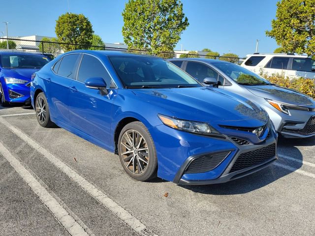 Used 2023 Toyota Camry SE FWD image 3