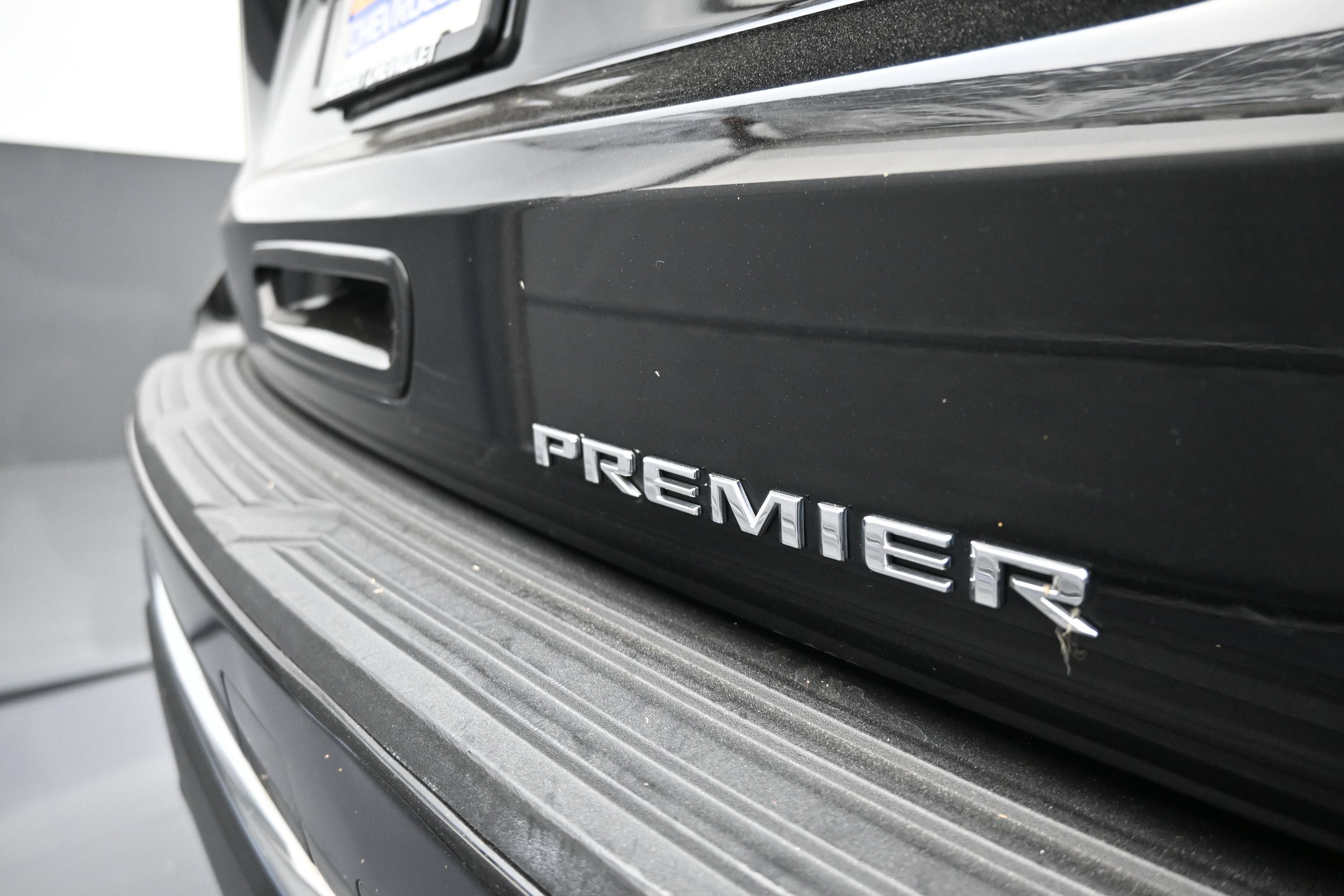 Used 2023 Chevrolet Suburban Premier AWD/4WD image 41