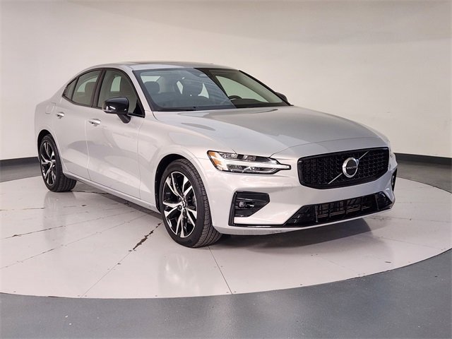 Used 2024 Volvo S60 B5 Core image 7