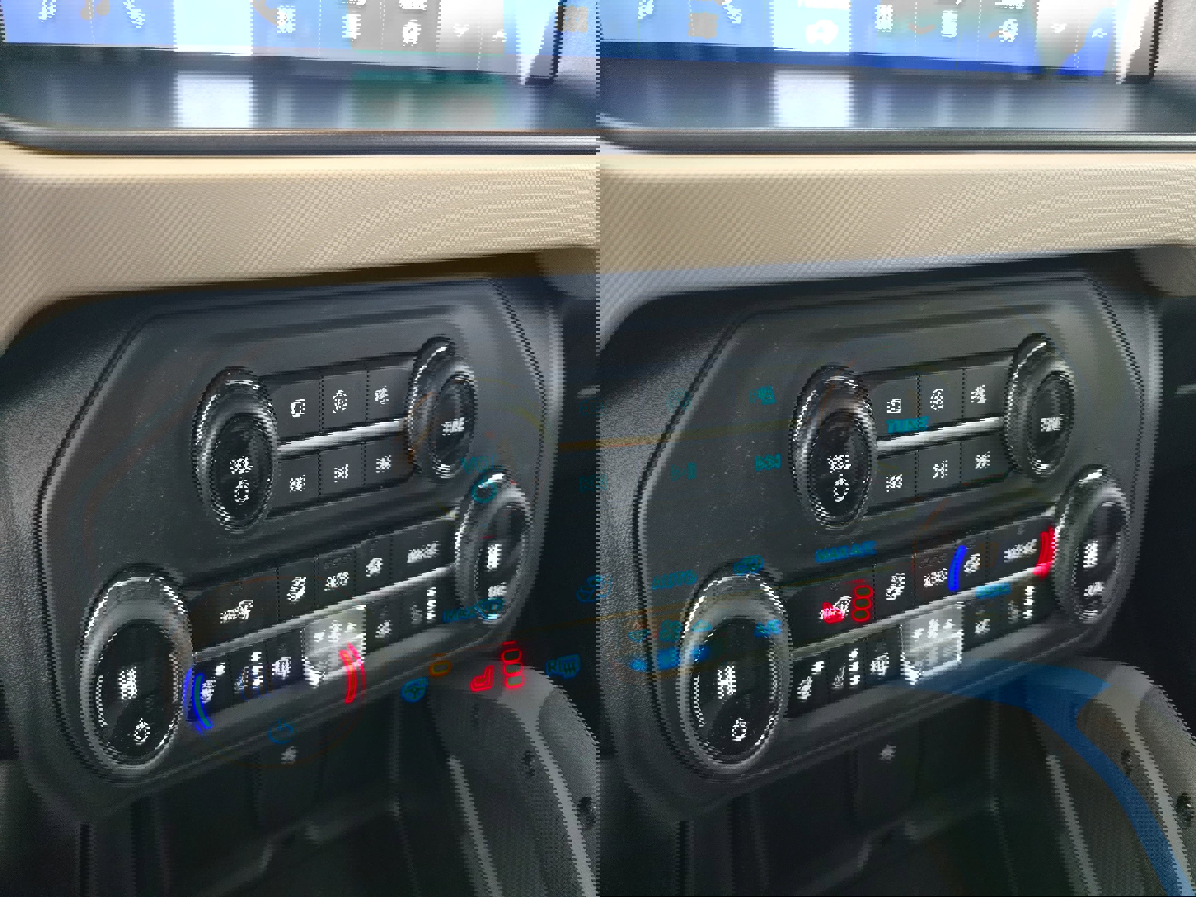 Used 2023 Ford Bronco Wildtrak image 23