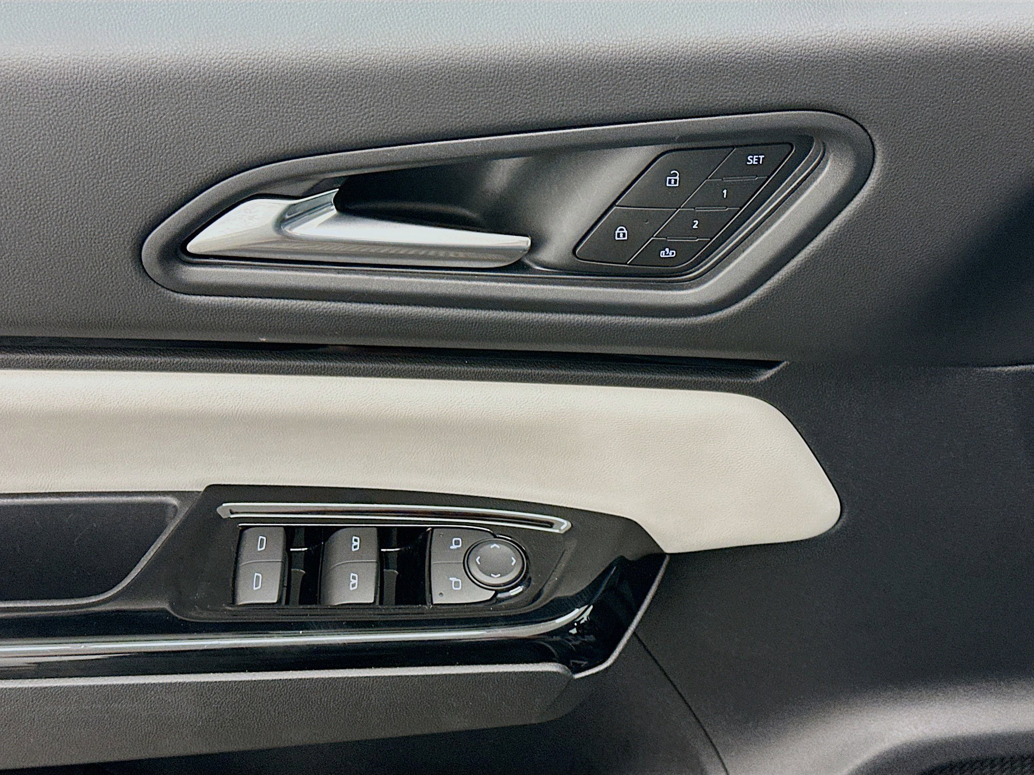 Used 2025 Honda Prologue Touring image 15