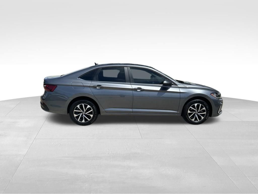 Used 2025 Volkswagen Jetta S image 6