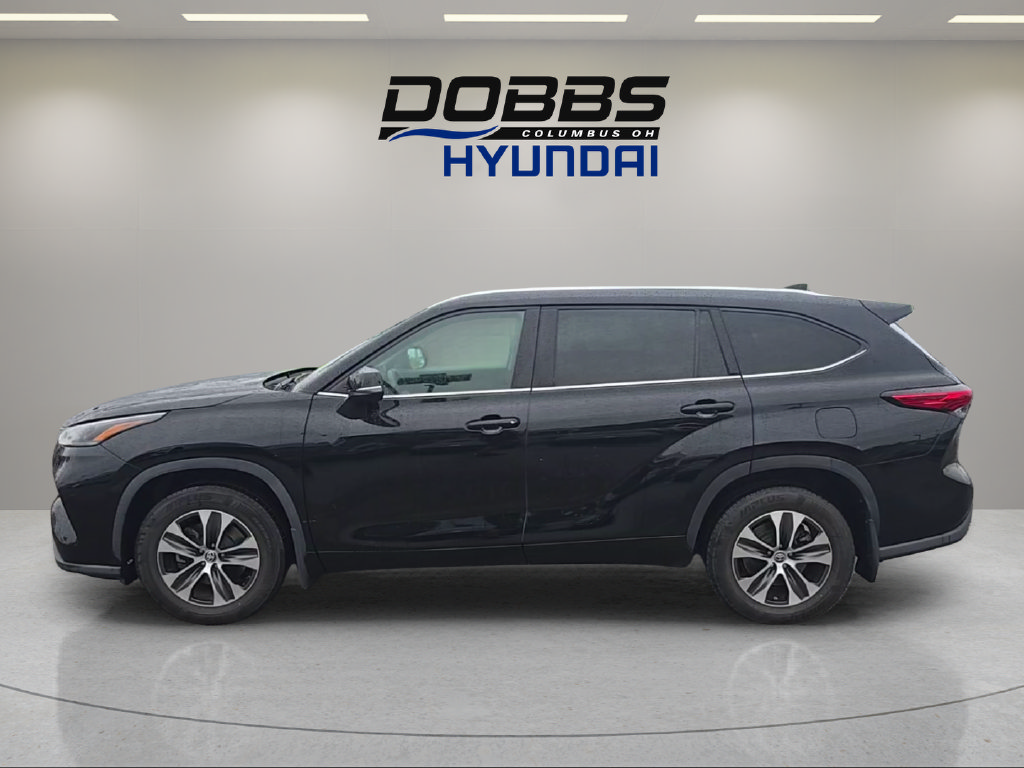 Used 2021 Toyota Highlander XLE AWD/4WD image 2