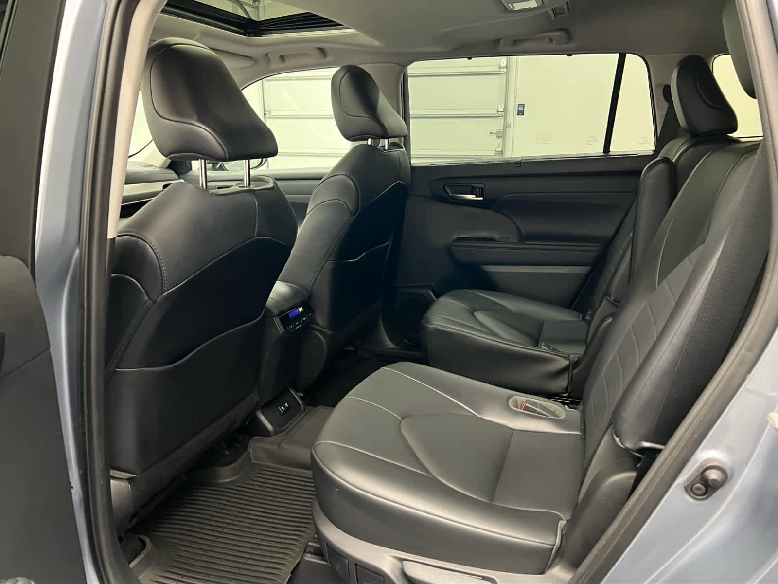 Used 2021 Toyota Highlander XLE image 31