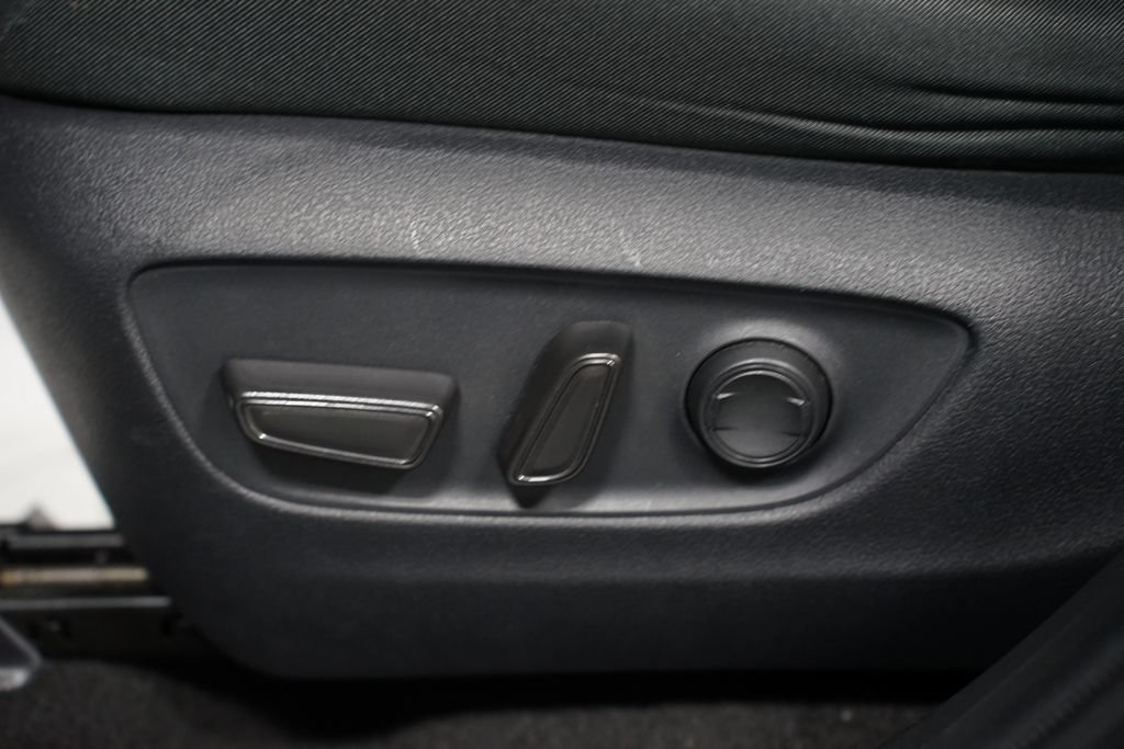Used 2024 Toyota RAV4 XLE FWD image 33