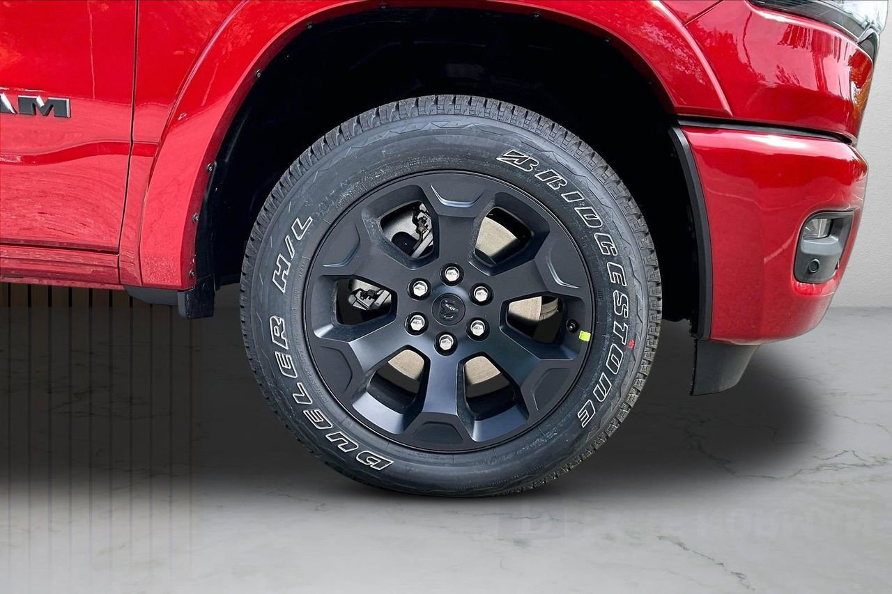 New 2026 RAM 1500 4x4 Crew Cab image 32