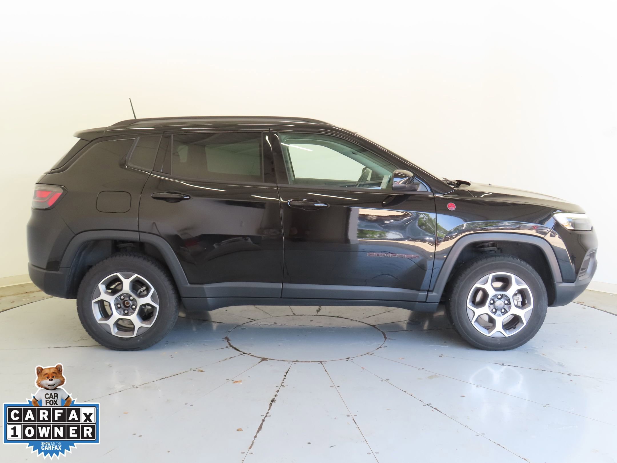 Used 2022 Jeep Compass Trailhawk w/ Trailhawk Elite Group AWD/4WD image 2