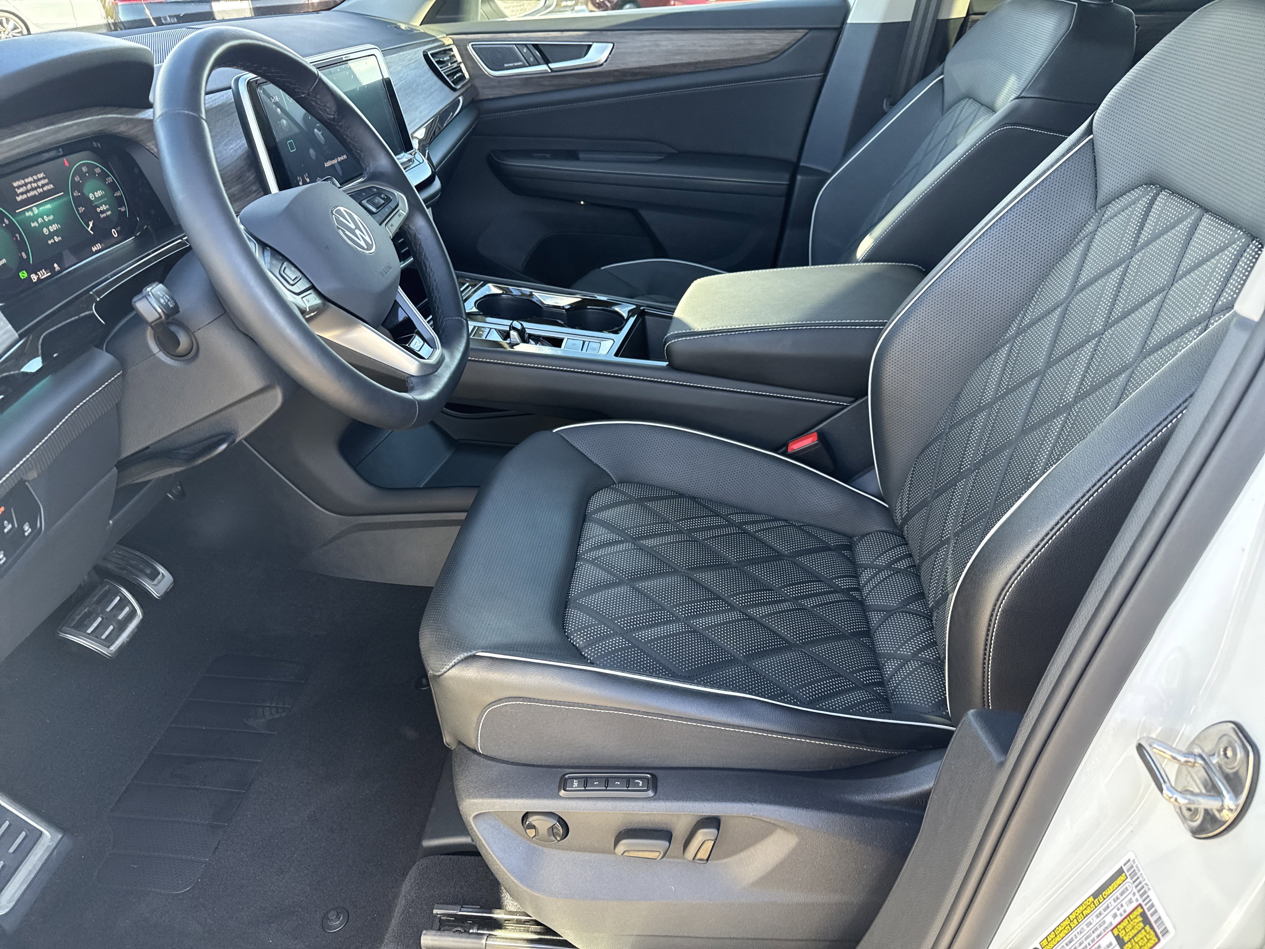 Used 2025 Volkswagen Atlas SEL Premium R-Line image 5