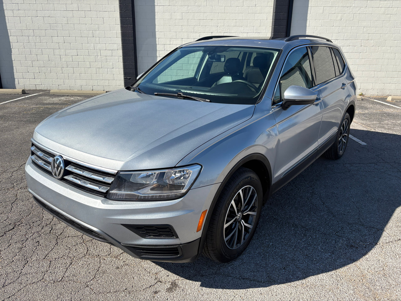 Used 2020 Volkswagen Tiguan SE R-Line image 1