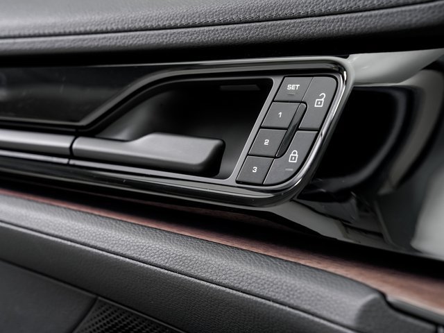 Certified 2025 Porsche Panamera 4 AWD/4WD image 6