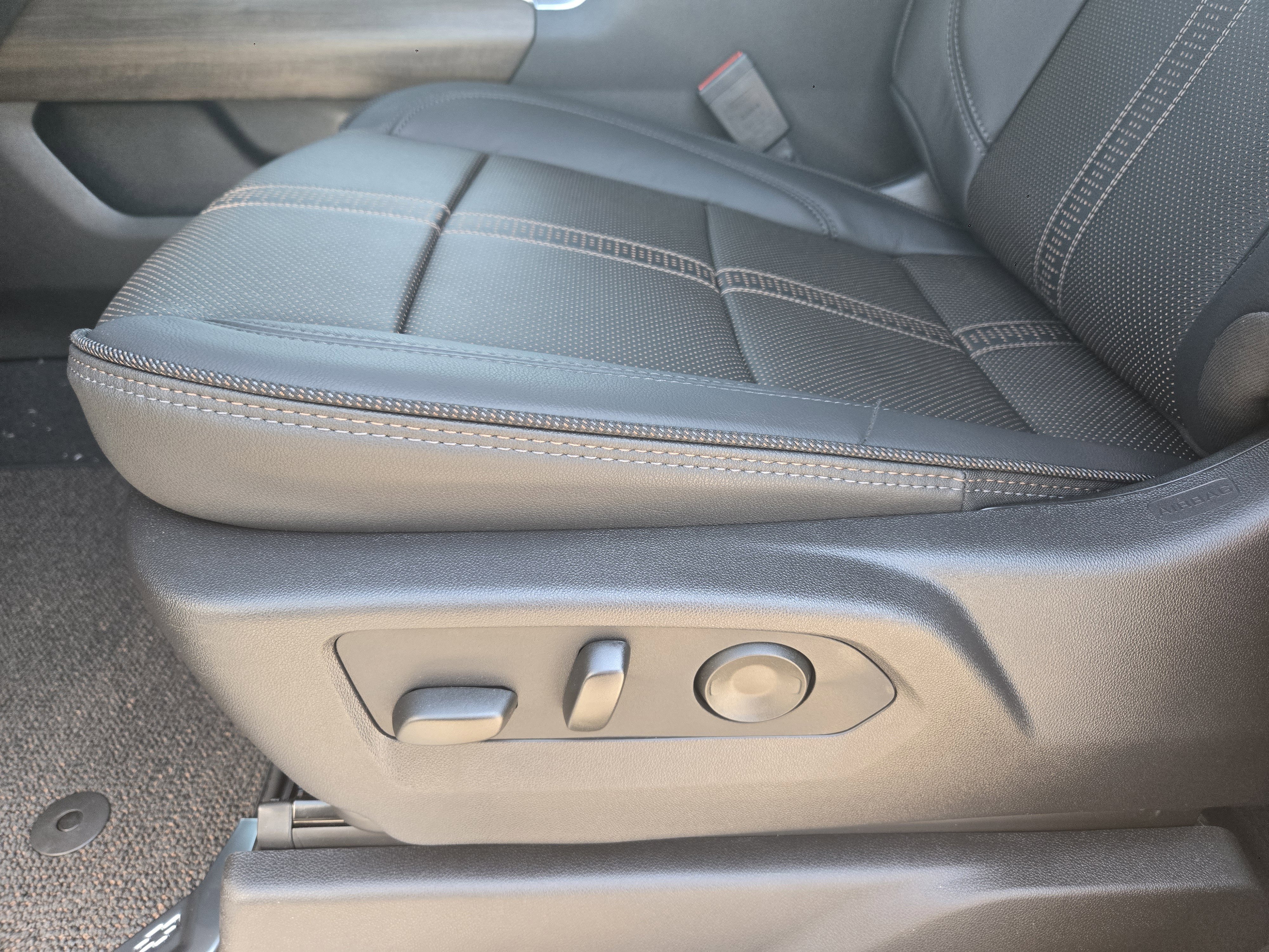 New 2025 Chevrolet Silverado 2500 High Country w/ High Country Premium Package image 17