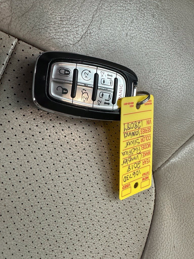 Used 2018 Chrysler Pacifica Touring-L Plus FWD image 8