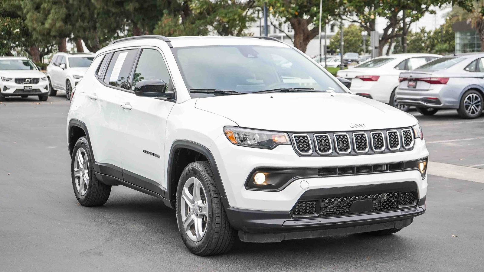 Used 2024 Jeep Compass Latitude AWD/4WD image 3