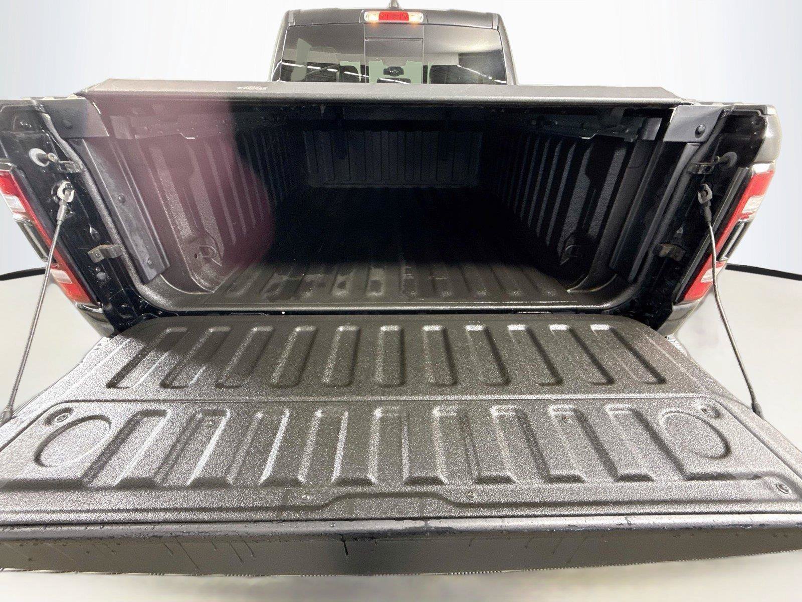 Used 2019 RAM 1500 Laramie AWD/4WD image 25