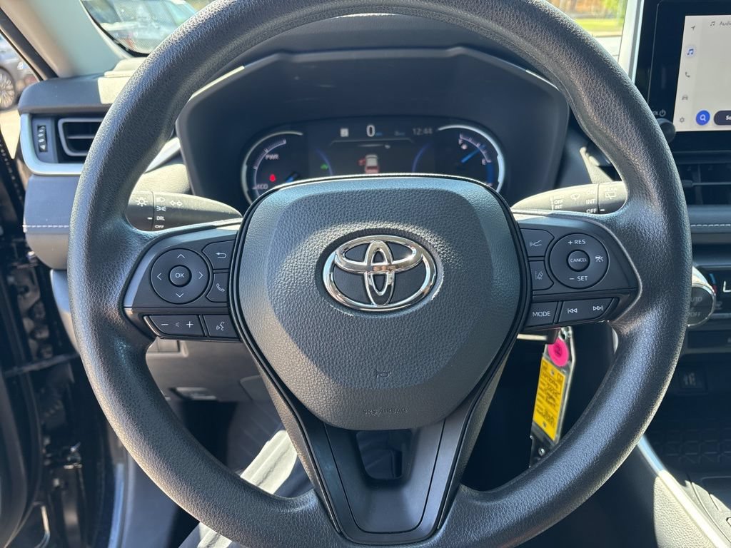 Used 2025 Toyota RAV4 LE AWD/4WD image 19