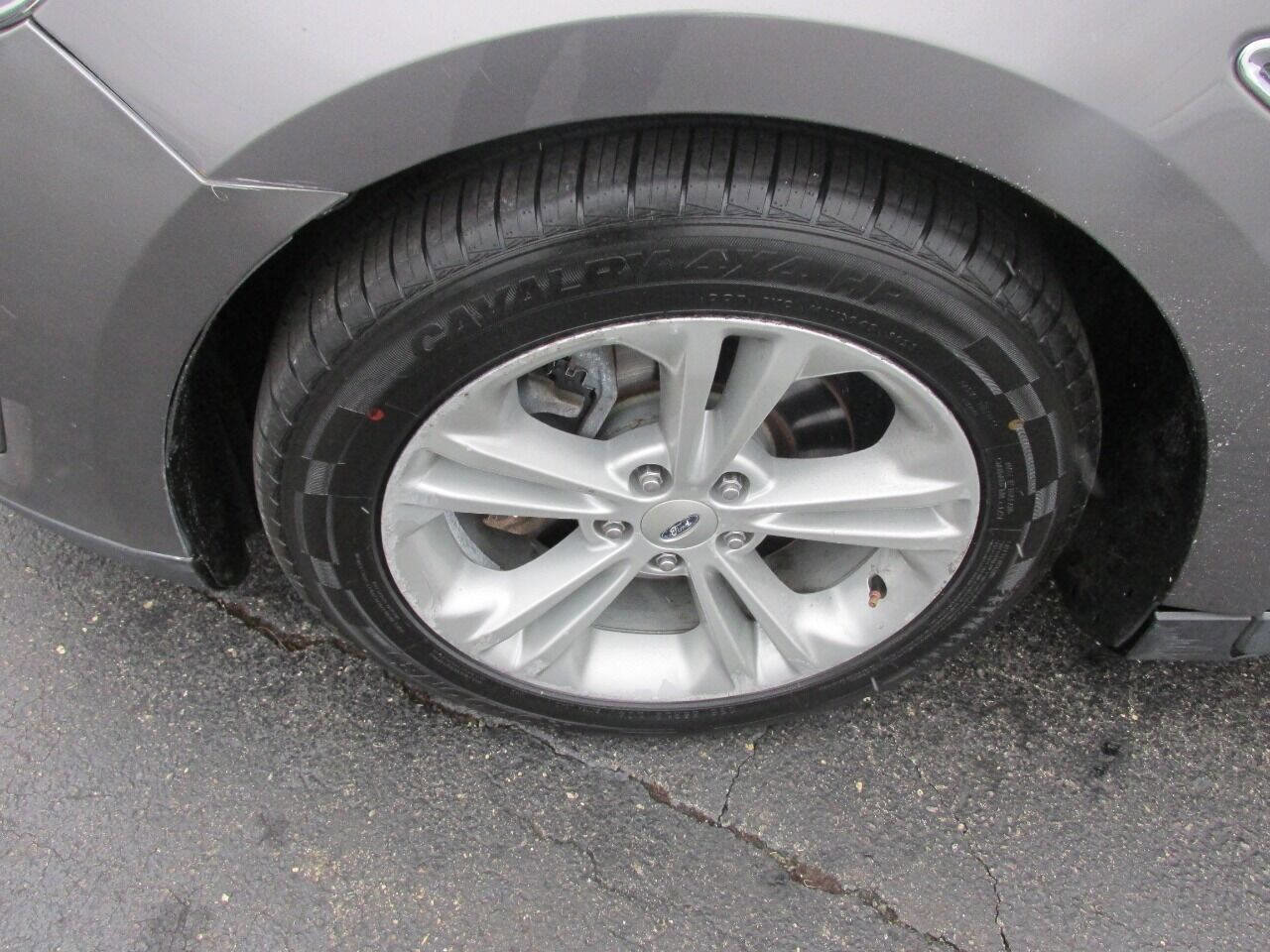 Used 2013 Ford Taurus SEL image 30