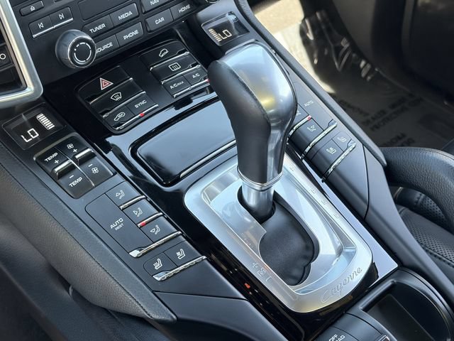 Used 2018 Porsche Cayenne AWD/4WD image 16