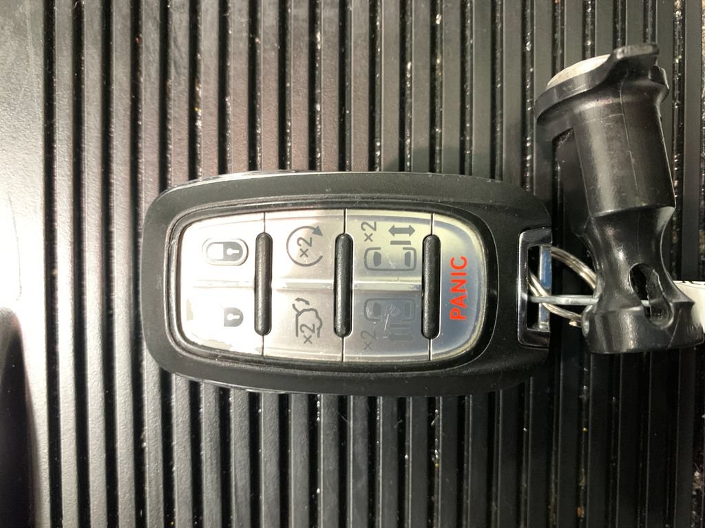 Used 2019 Chrysler Pacifica Limited FWD image 17
