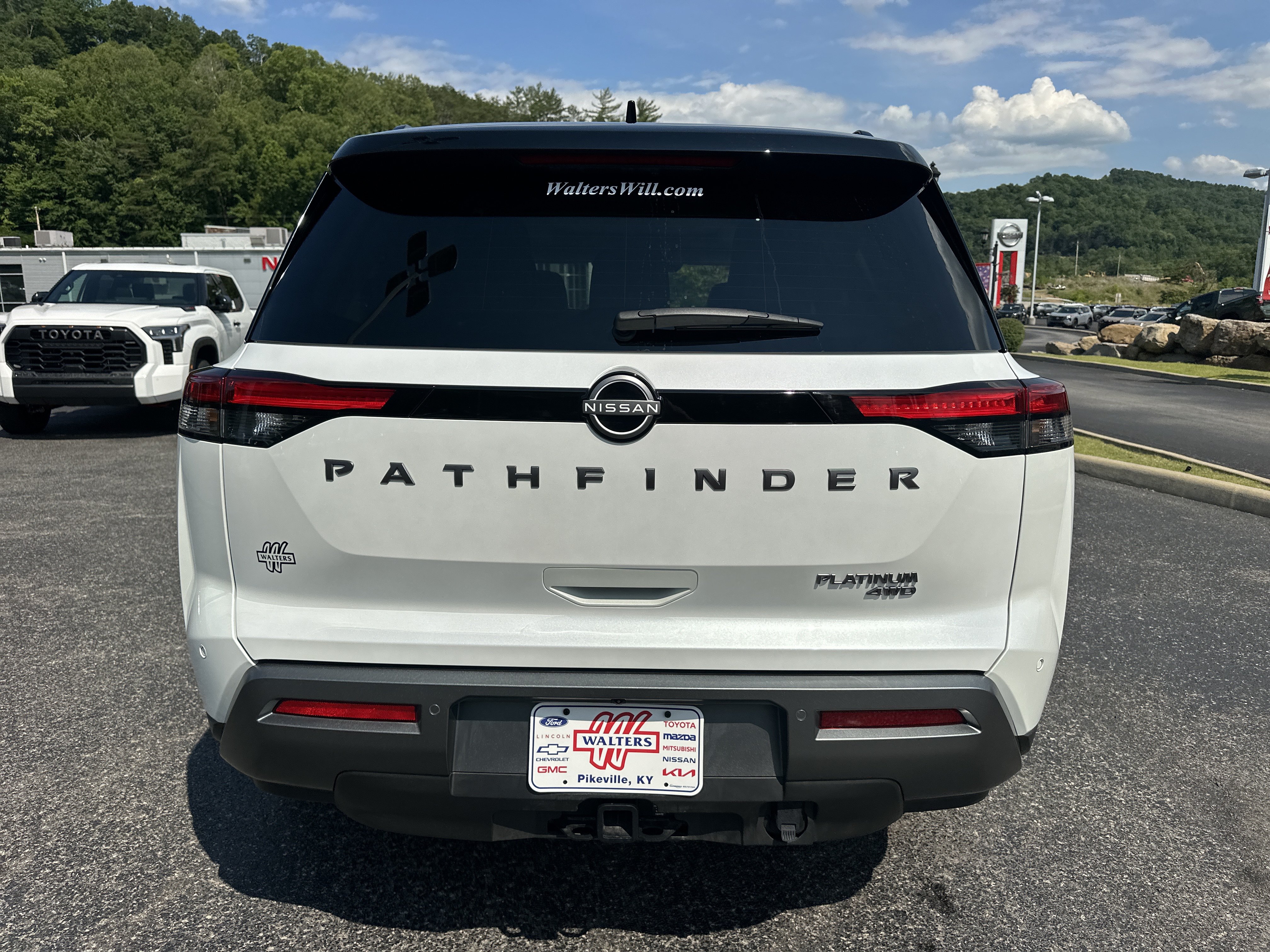 Used 2026 Nissan Pathfinder Platinum w/ Cargo Package AWD/4WD image 3