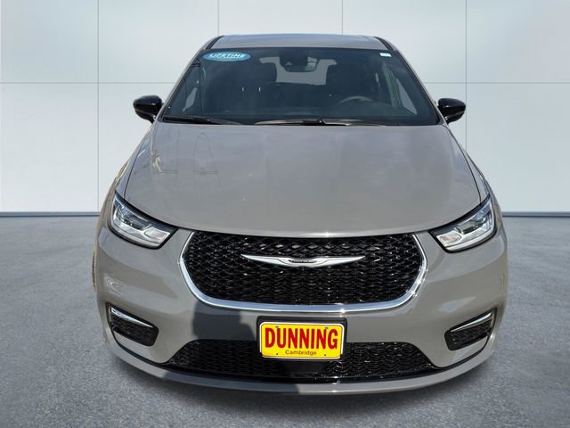 Used 2025 Chrysler Pacifica Select image 8