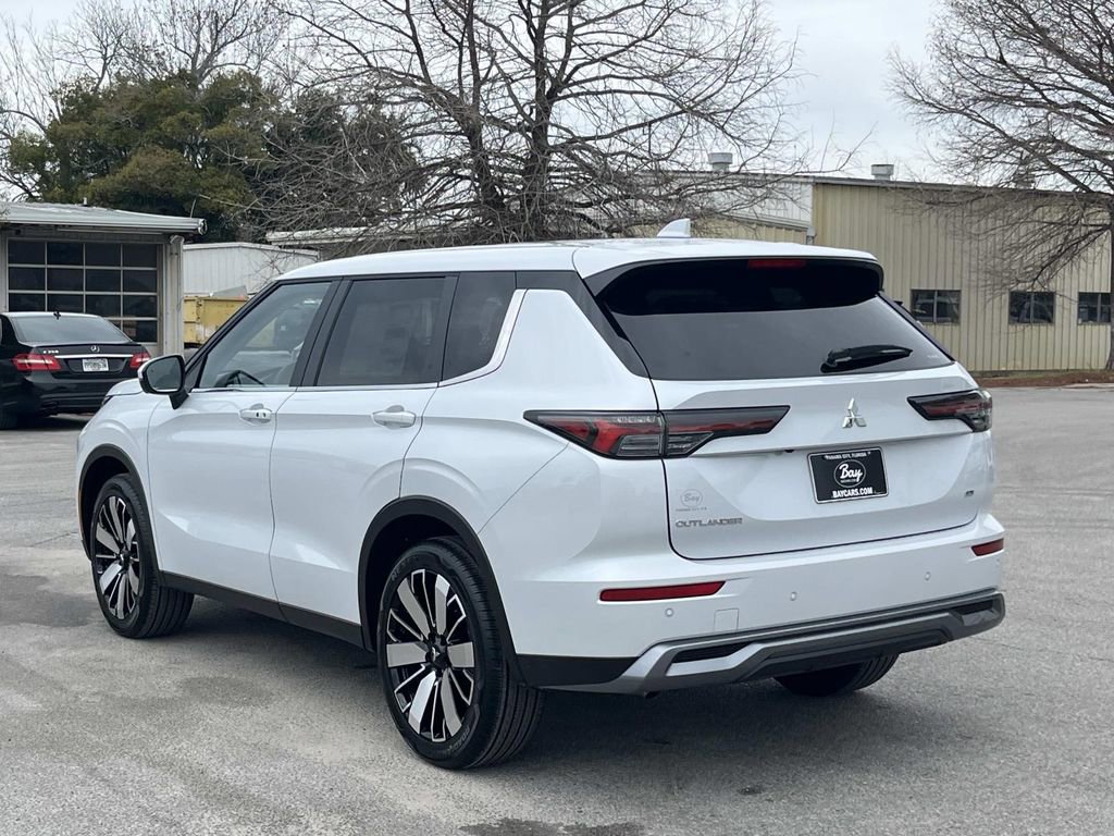 New 2026 Mitsubishi Outlander SE image 3