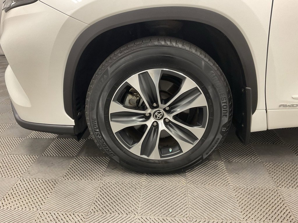 Used 2021 Toyota Highlander XLE image 10