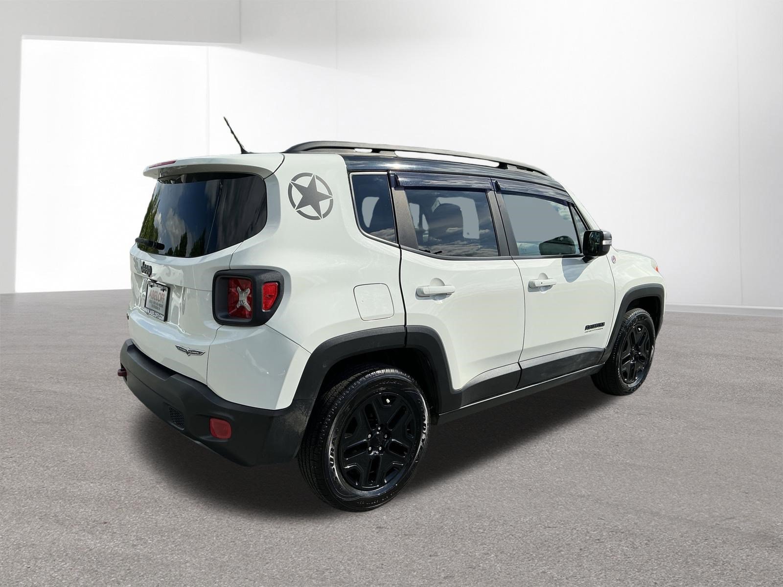 Used 2017 Jeep Renegade Trailhawk AWD/4WD image 3