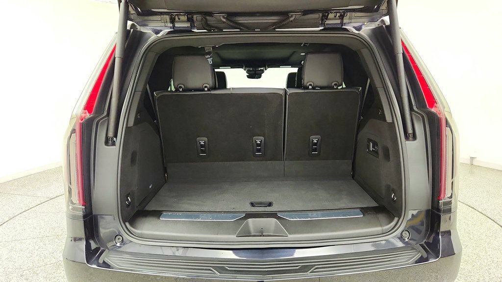 Used 2022 Cadillac Escalade Premium Luxury w/ Performance Package AWD/4WD image 25