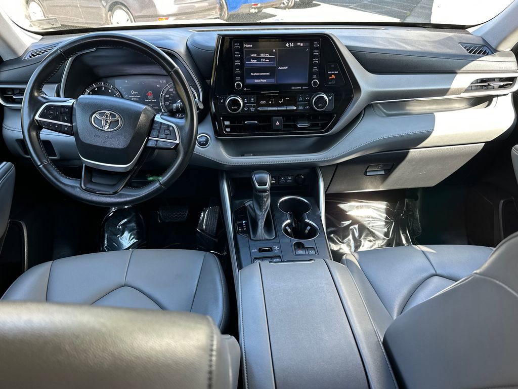 Used 2022 Toyota Highlander XLE image 18