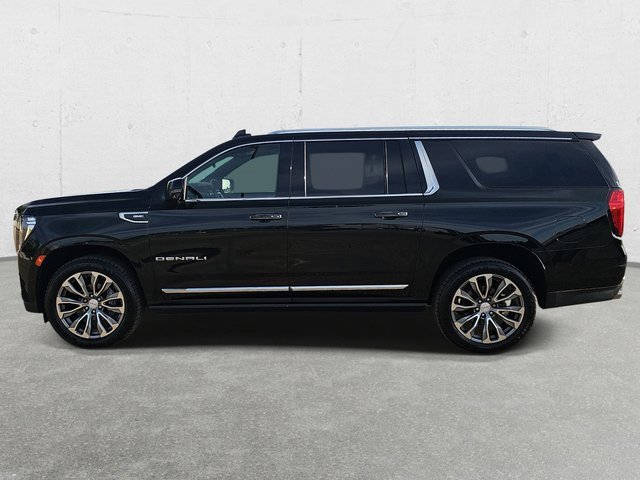 Used 2021 GMC Yukon XL Denali w/ Denali Premium Package image 8