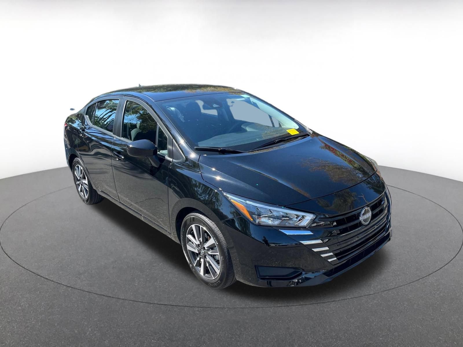 Used 2025 Nissan Versa SV image 1