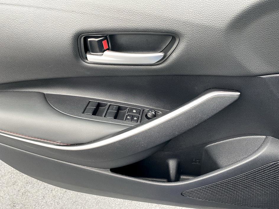 Certified 2025 Toyota Corolla SE image 9