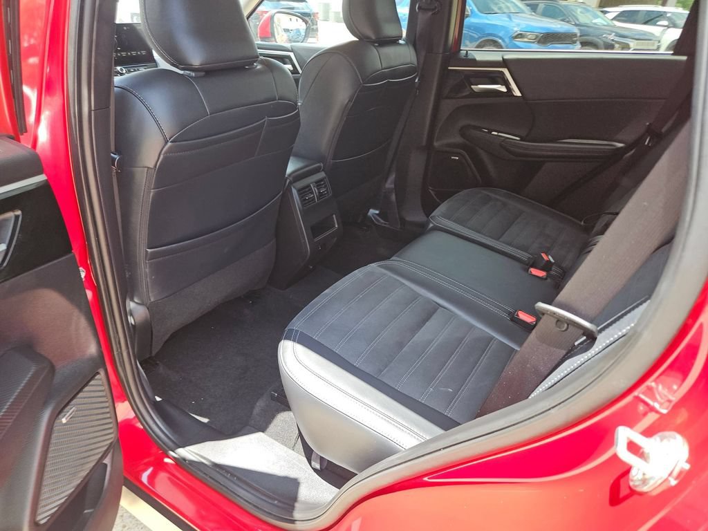 Used 2025 Mitsubishi Outlander SE FWD image 28