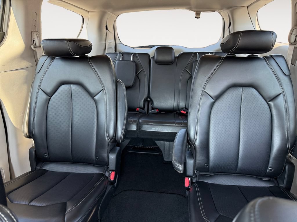 Used 2024 Chrysler Pacifica Touring-L FWD image 13
