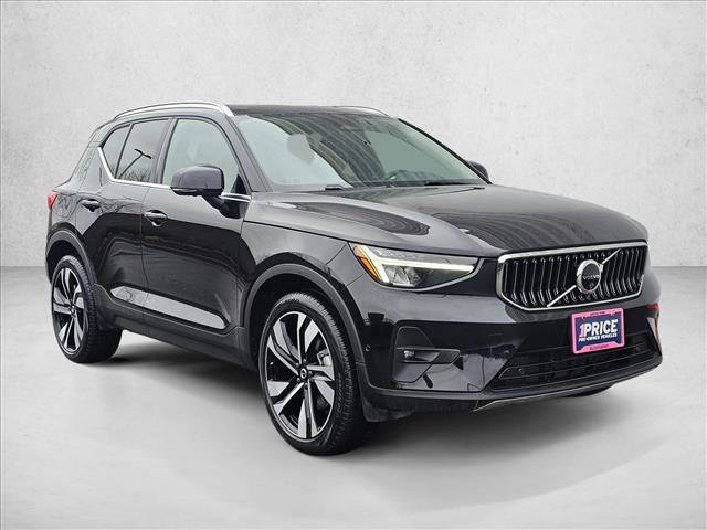 Used 2025 Volvo XC40 B5 Plus image 7