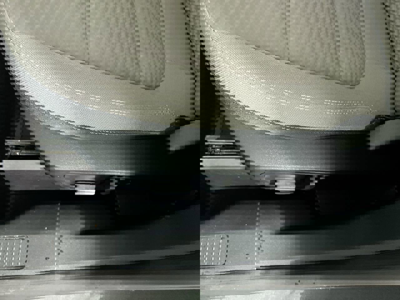 Used 2020 Ford Escape SE image 13