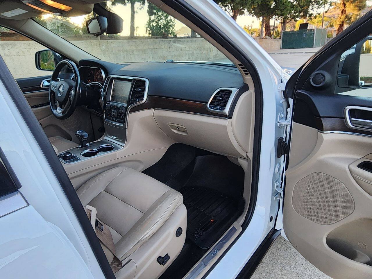Used 2015 Jeep Grand Cherokee Limited AWD/4WD image 15