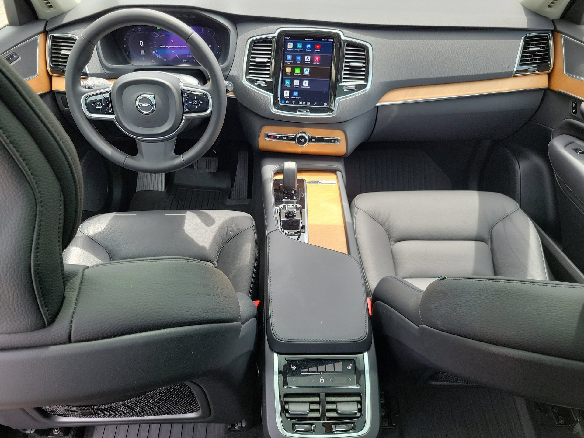 Used 2024 Volvo XC90 B6 Plus AWD/4WD image 23