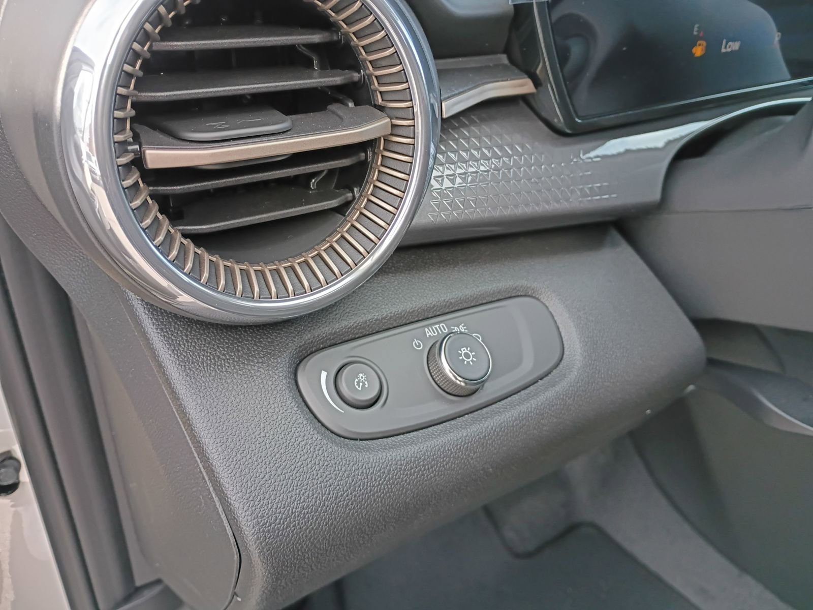 New 2026 Chevrolet Trax ACTIV w/ Sunroof Package image 30