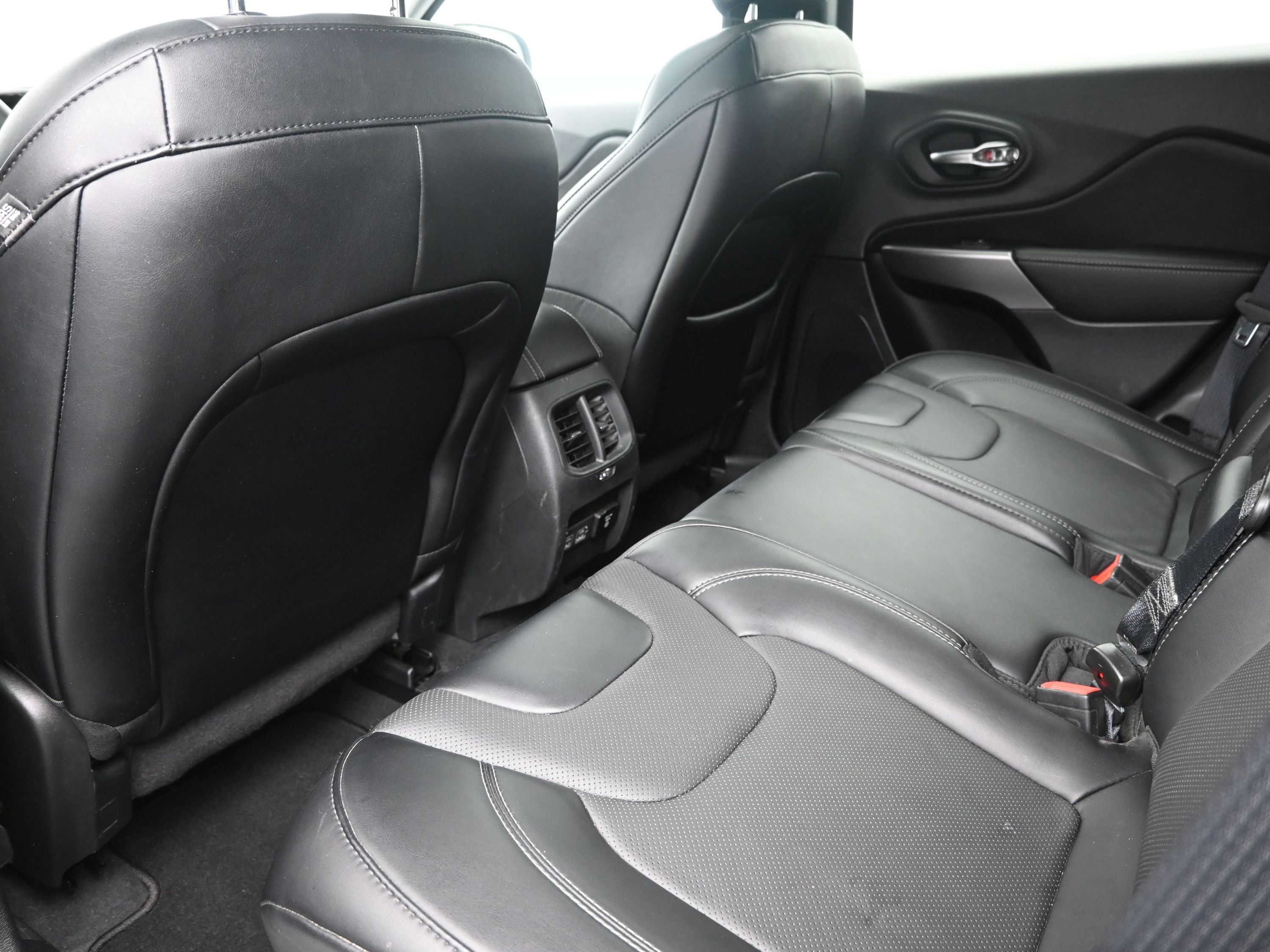 Used 2022 Jeep Cherokee Limited image 21