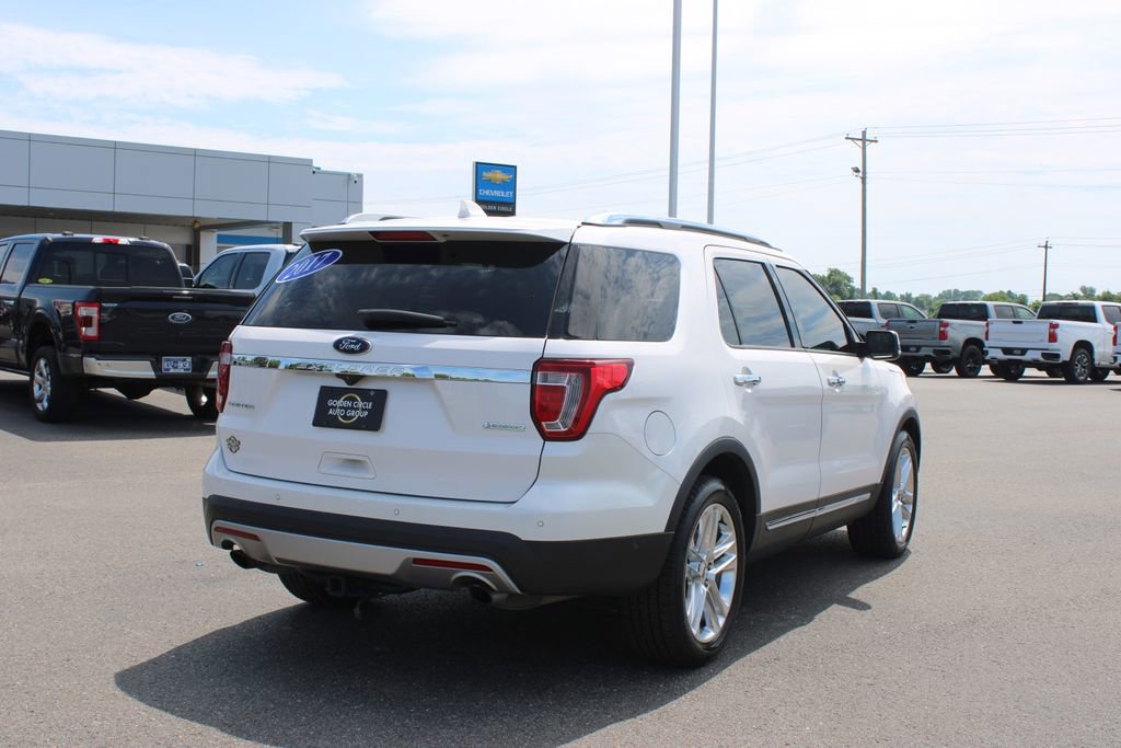Used 2017 Ford Explorer Limited w/ Equipment Group 301A FWD image 9
