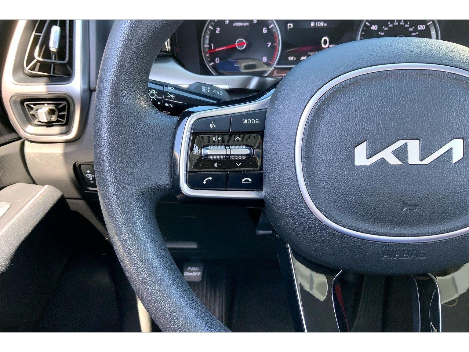 Used 2023 Kia Sorento LX FWD image 15