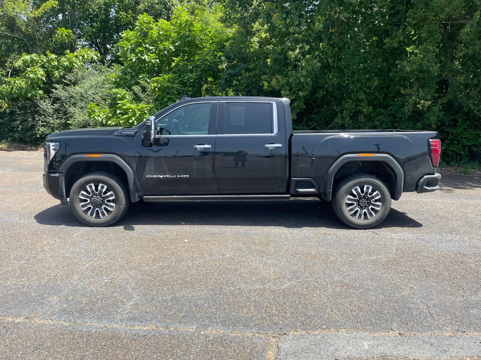 Used 2024 GMC Sierra 2500 Denali Ultimate w/ Max Trailering Package AWD/4WD image 2